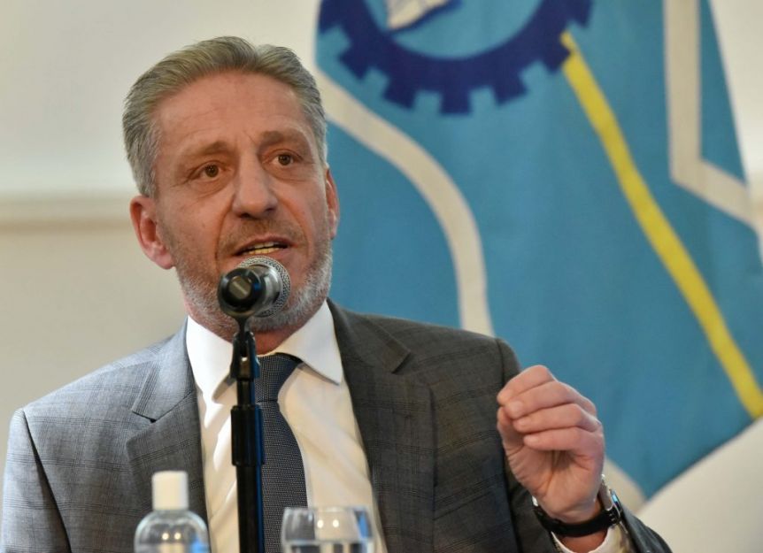 El dueño de la lapicera: Arcioni dijo que las elecciones serían en conjunto con Nación