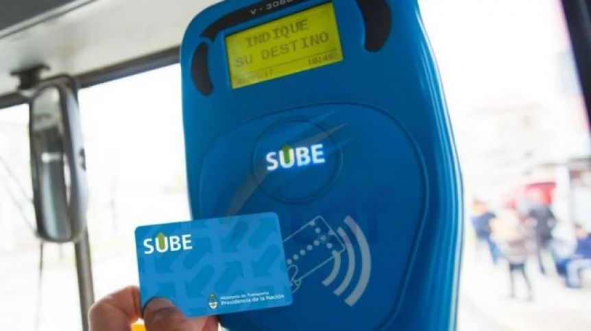 En medio de un clima hostil, el Gobierno anunció la suba de tarifas de colectivos y trenes