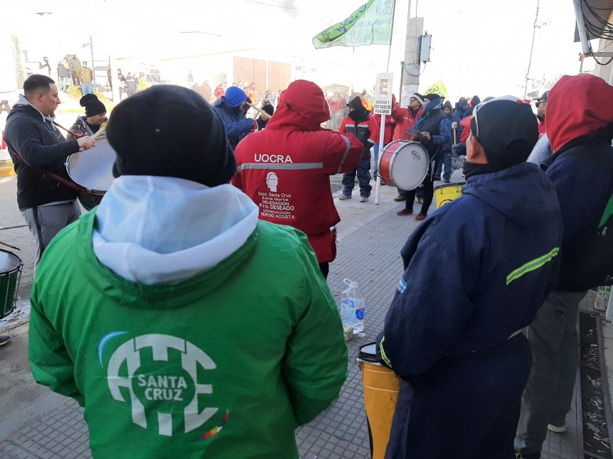 Conflicto en Puerto Deseado, los gremios piden por la presencia de la Gobernadora