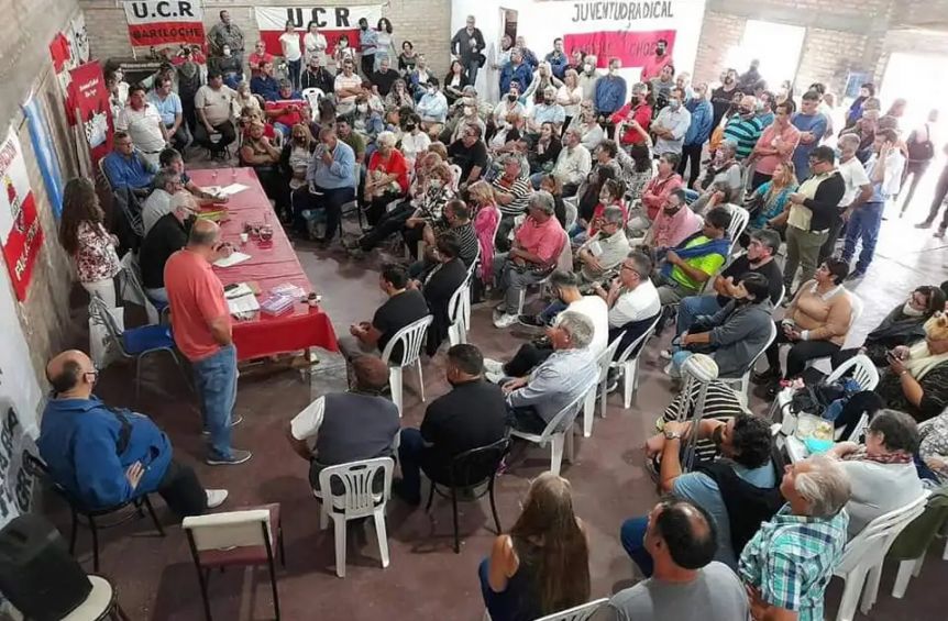 Crisis en las cúpulas del PJ y UCR: reorganización interna y alianzas