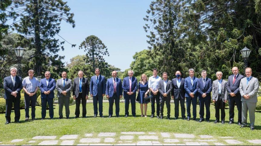 Arcioni firmó el comunicado de la Liga de Gobernadores en respaldo a la Vicepresidenta