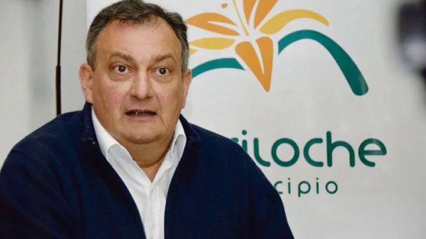 Intendente envuelto en una polémica: ¿Viaje oficial o actividad militante?