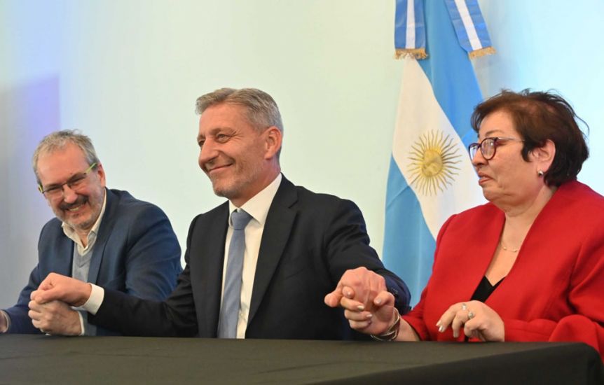 Juró Monasterolo frente a Arcioni como nueva ministra de Salud