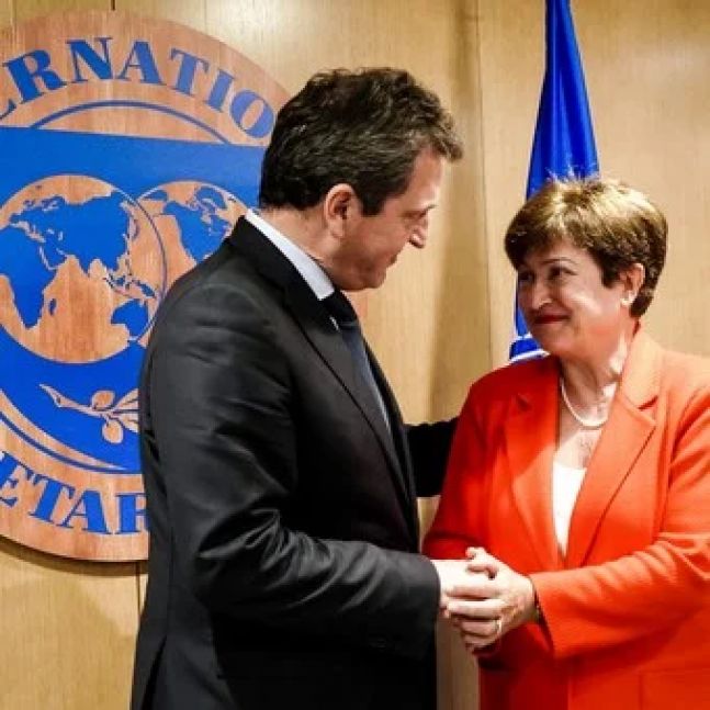 Tras aprobar la revisión, la titular del FMI respaldó el programa de Massa