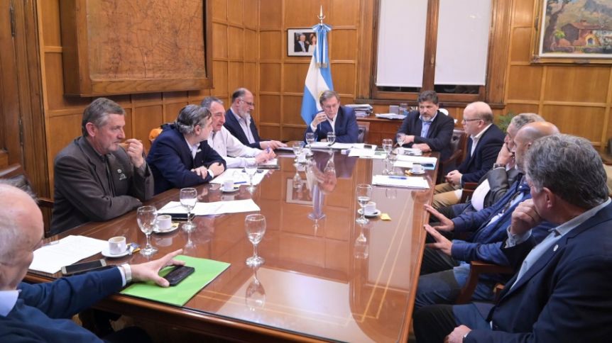 El Gobierno intenta calmar las aguas con el campo y ensaya un nuevo acercamiento