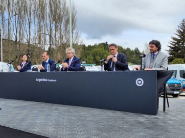 Fernández se reunió con Mapuches por Villa Mascardi y compartió actos con Gutiérrez, Saloniti y Bertoldi