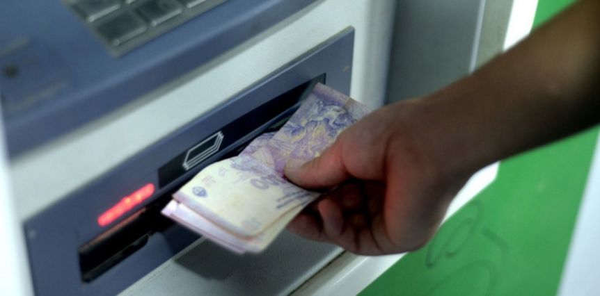 Los salarios siguieron en agosto por debajo de la inflación
