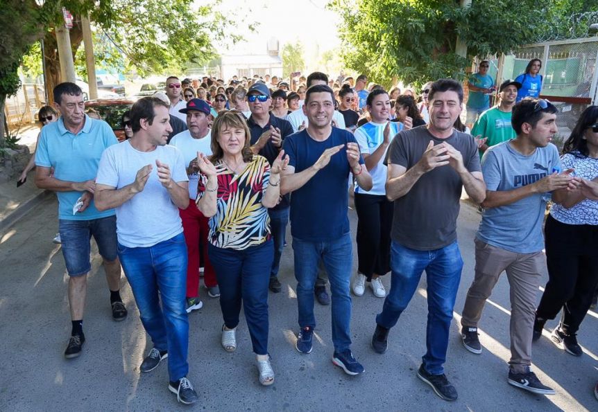 Koopmann y Pechen intensifican la presencia territorial con caminatas por los barrios