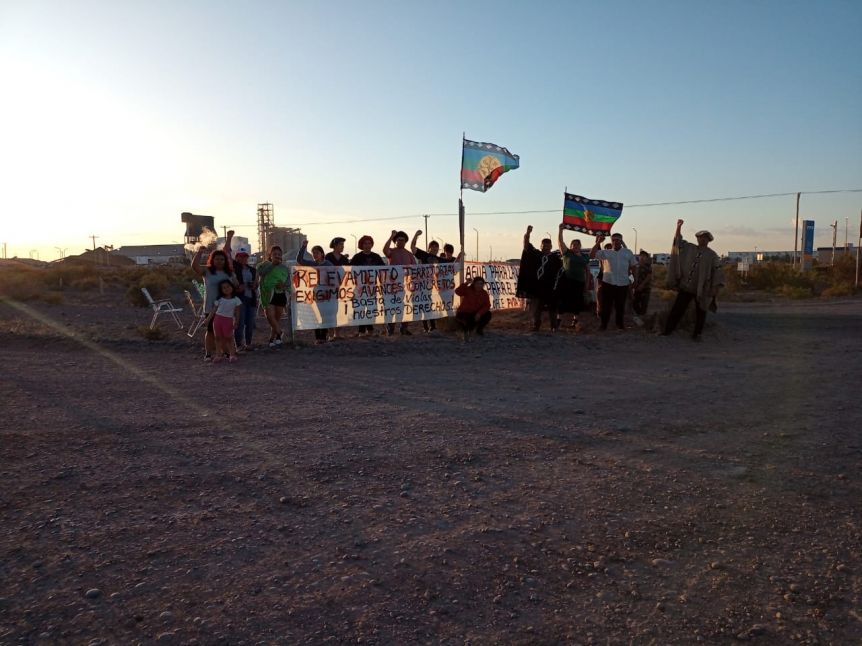 Mapuches bloquean ingresos a Vaca Muerta en reclamo por el relevamiento territorial
