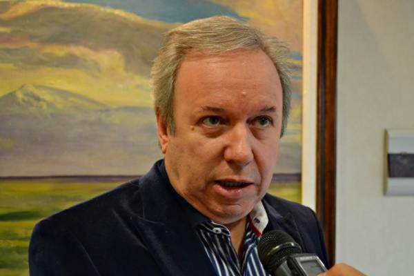 En Las Heras Peralta fustigó a Camino