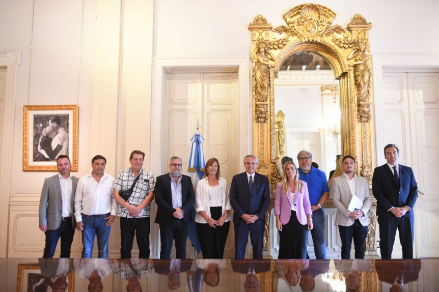 El Presidente Fernández se reunió con el sector del peronismo que rechaza acuerdo con JSRN