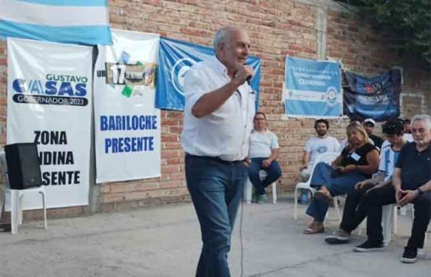 Con críticas hacia dentro y fuera del peronismo, Casas se presentó como candidato a gobernador
