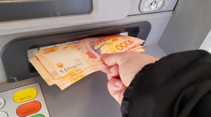 Los estatales y jubilados comienzan a cobrar sus salarios con alivio de Ganancias