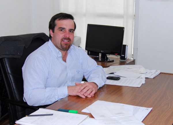 Naves arremetió contra Prades