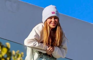 Shakira reapareció en público con un buzo con indirecta para Piqué