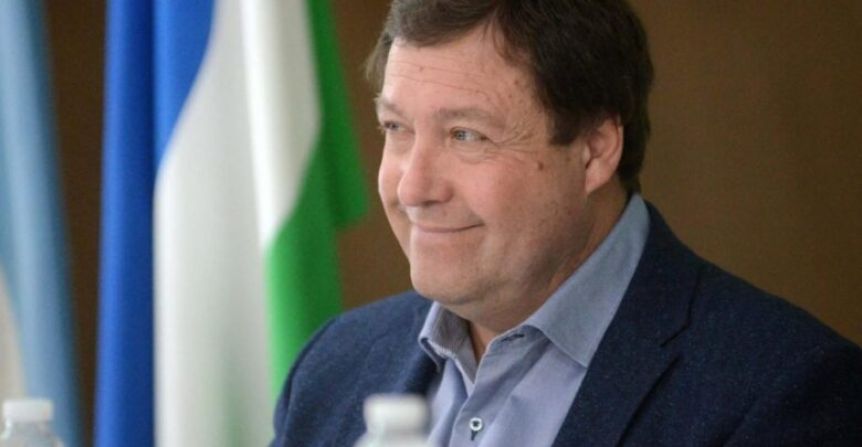 Weretilneck celebra el “gran acuerdo” entre partidos diferenciándose de la grieta nacional