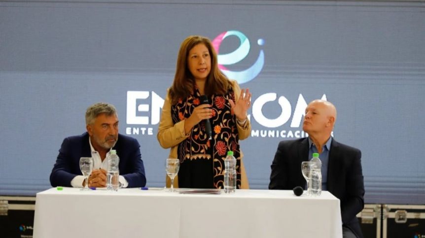 La Provincia acordó con ENACOM y pondrá en marcha fibra óptica del Hidrógeno Verde