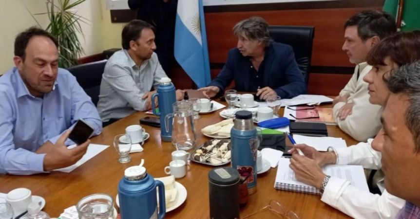 El gobierno presentó una oferta a los gremios estatales con un incremento anual acumulado del 86,7%.