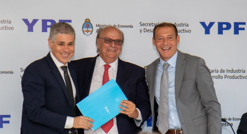 YPF y Nación dispondrán de 35 mil millones de pesos para la industrialización de la cadena hidrocarburífera