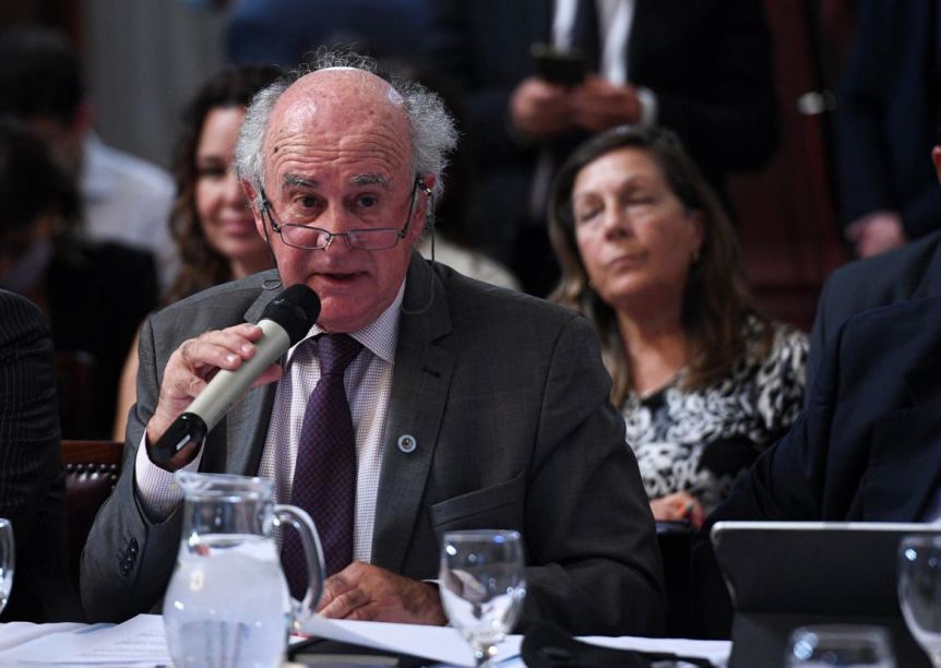Polémica: un senador camporista acusó a Macri de favorecer a los narcos