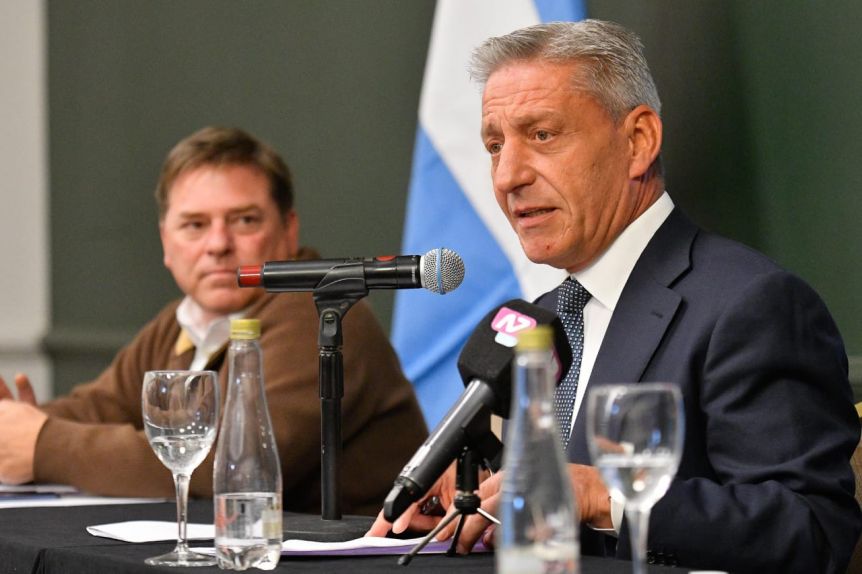 Arcioni cargó contra Linares y señaló que adelantará las elecciones “si hay un acuerdo”