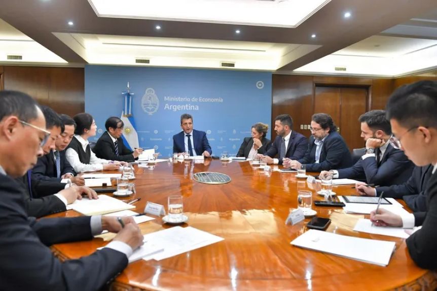 Massa, el dólar y la inversión de una empresa china para financiar las represas de Santa Cruz