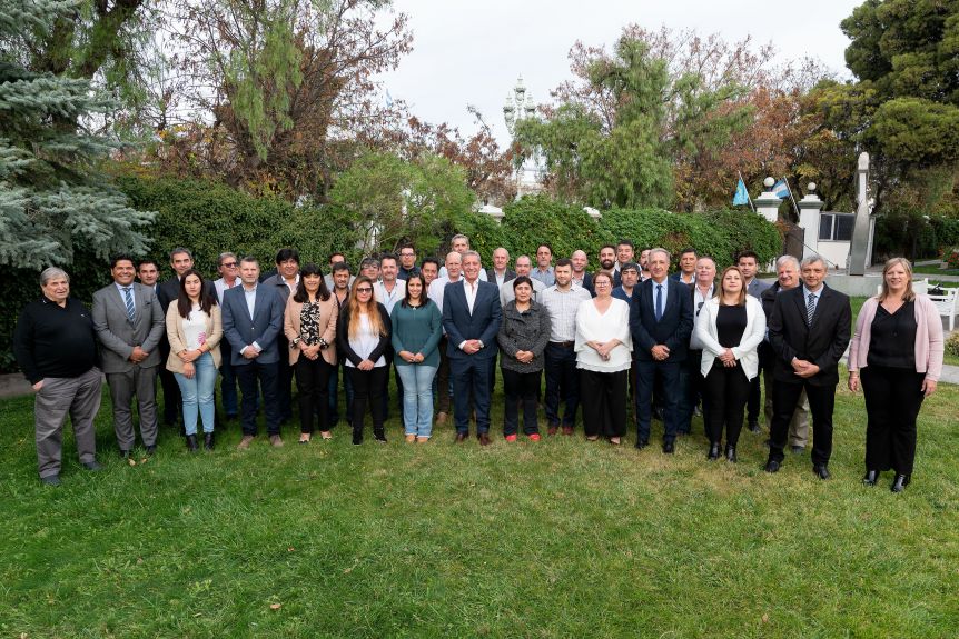 Modo campaña on: Arcioni reunió a intendentes y dirigentes para analizar la gestión