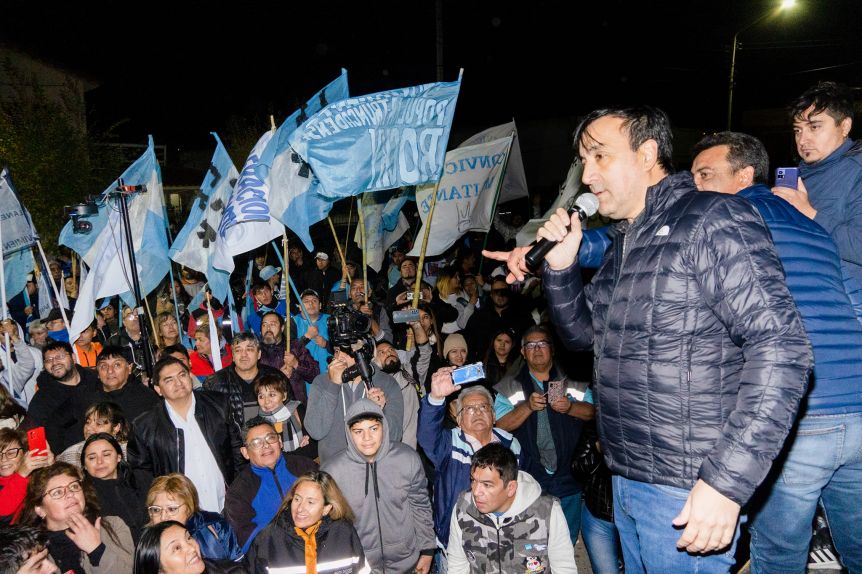 Grasso inauguró un local en Deseado y sumó el apoyo de Kaky González a su candidatura