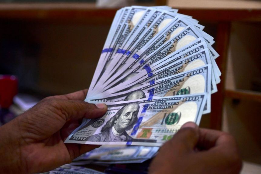 El dólar blue remonta y se acerca otra vez a los $500