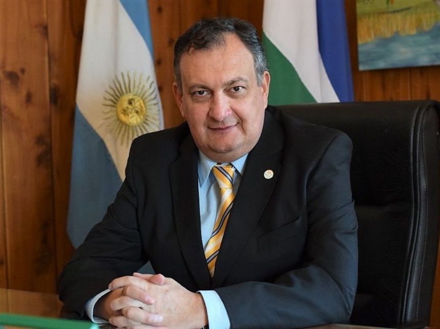 El Concejo Deliberante de Bariloche rechazó la extensión del viaje que pidió Gennuso para ir a Francia y él respondió