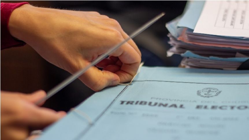 Polémico: no oficializaron su lista y tiró sal gruesa contra el personal del Tribunal Electoral