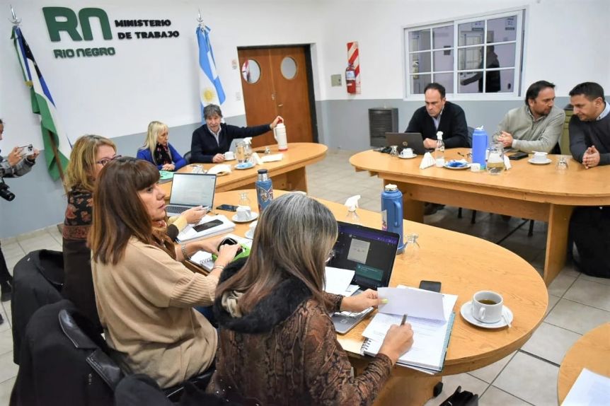 Bandera blanca con UnTER: Carreras va a devolver el día de paro descontado