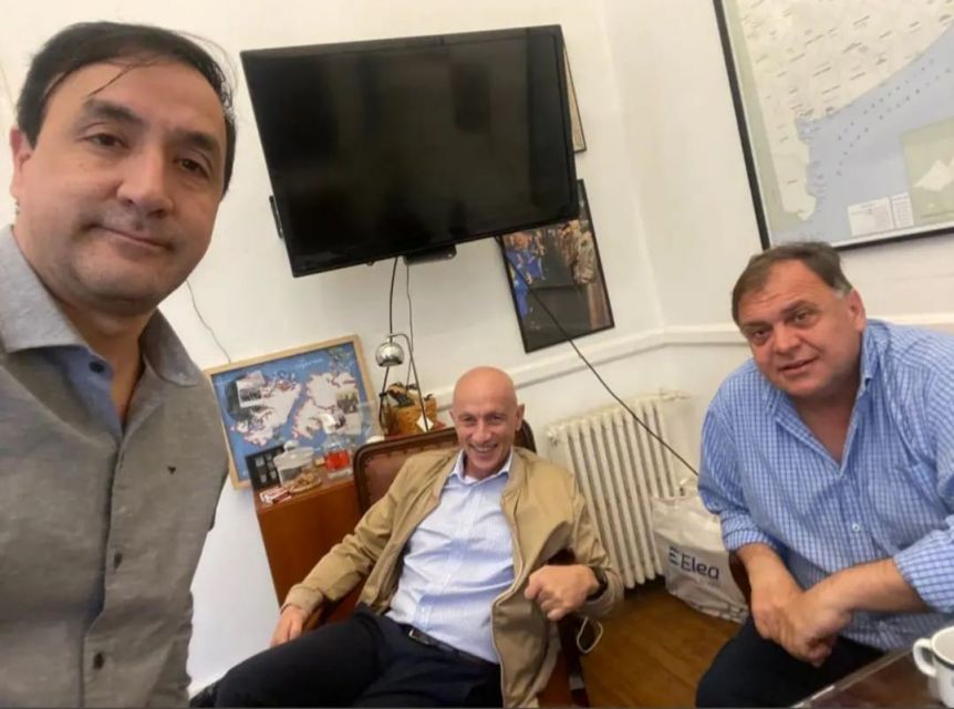 En modo campaña, los intendentes comienzan a efectivizar el bono para los municipales