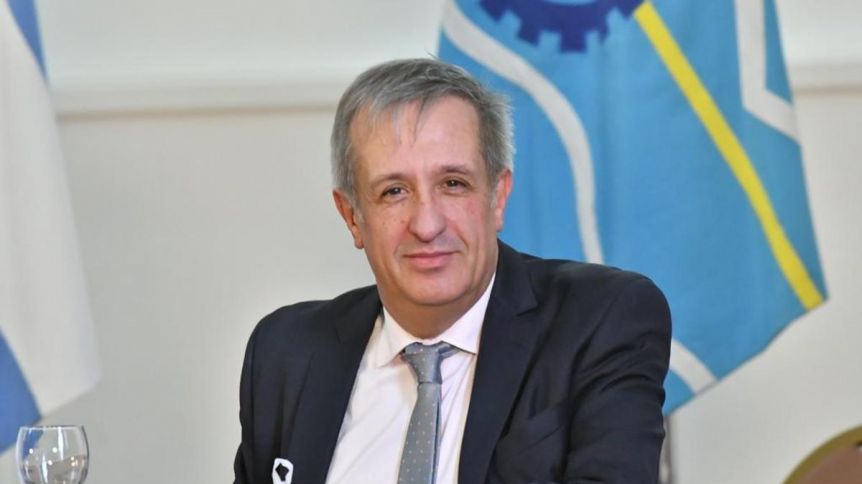 Antonena habría renunciado al Ministerio de Economía para ingresar al Banco del Chubut