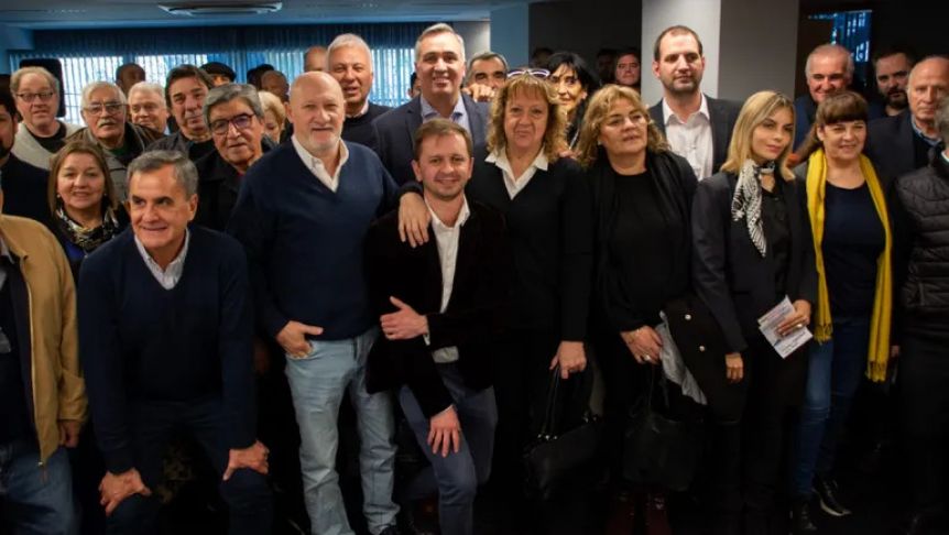 Con una amplia diversidad política, presentaron la mesa Patricia Bullrich presidenta