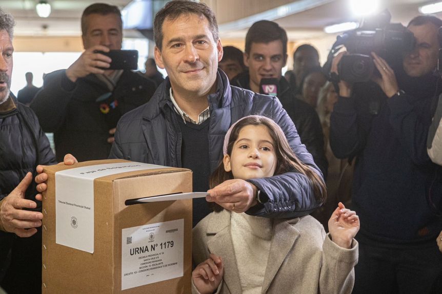Tras votar, Luque reiteró el pedido para que la gente se acerque a las urnas