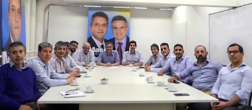 Intendentes del MPN se reunieron con dirigentes K y mostraron apoyo a Massa