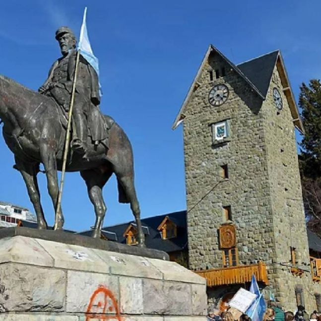 La Justicia de Bariloche prohibió trasladar la estatua de Roca del Centro Cívico