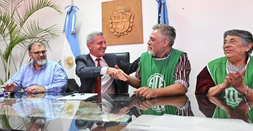 Arcioni activo: garantizó la obras, acordó nueva pauta salarial y llamó a militar por Massa
