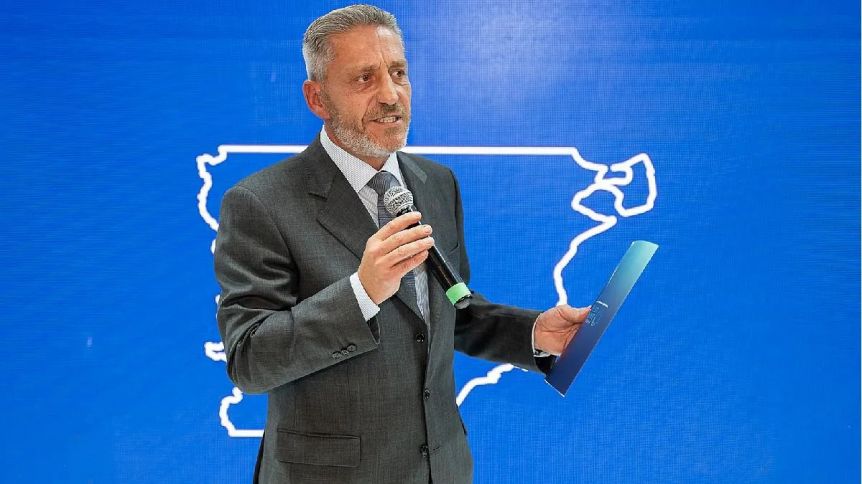 Arcioni prevé grandes ingresos y pide una ampliación presupuestaria significativa