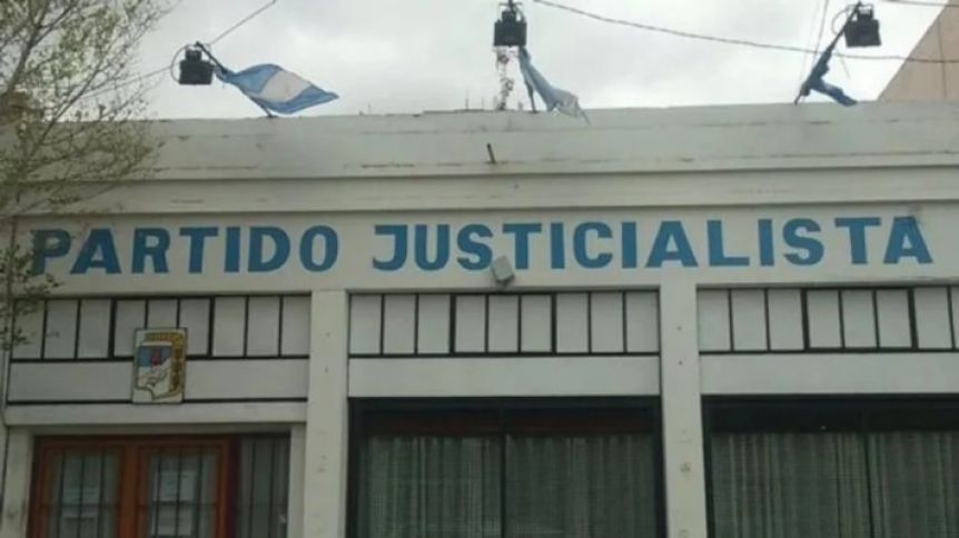 Tras la derrota en las urnas, el peronismo dirime quién se calza el traje de opositor