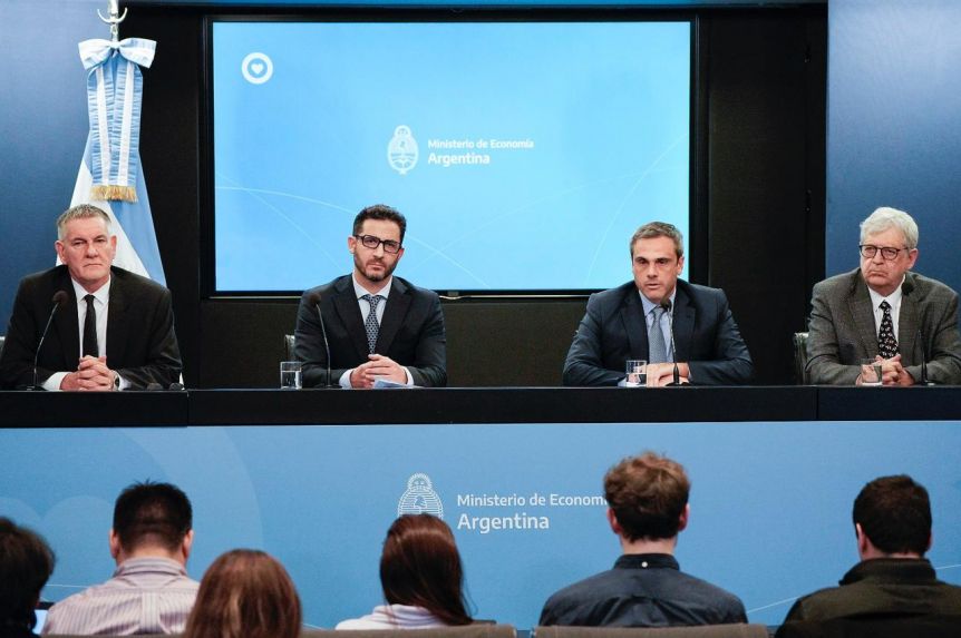 El Gobierno intenta frenar la escalada de precios con un nuevo acuerdo con empresarios
