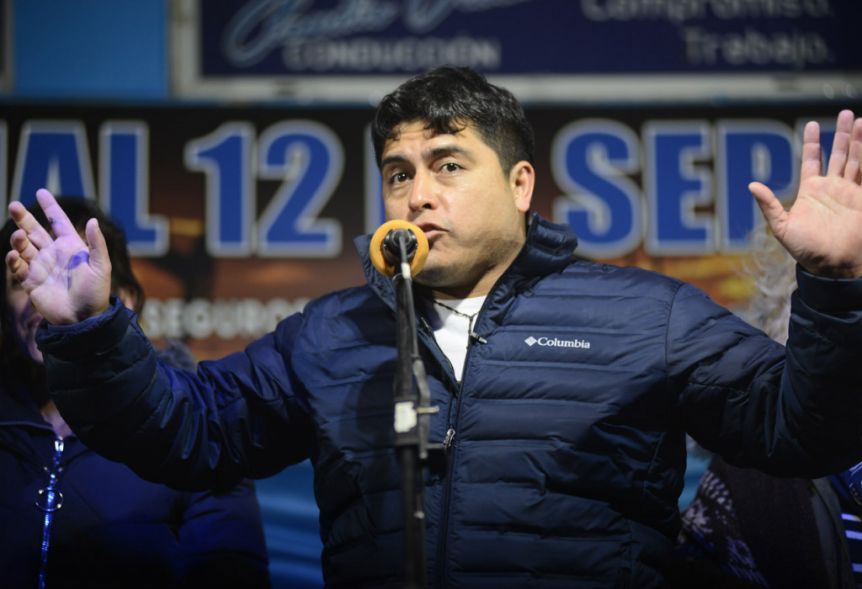 Con el traje de gobernador puesto, Vidal llamó a “dignificar la labor de los docentes”