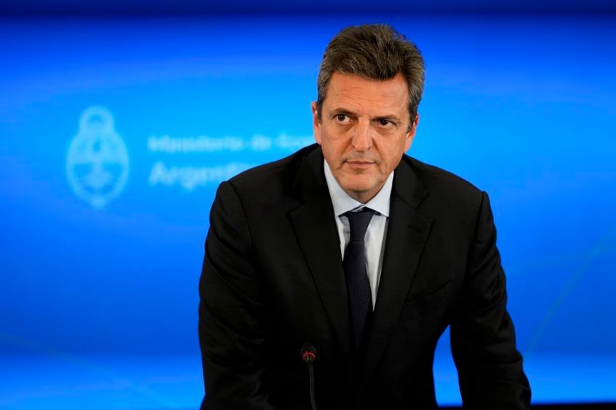 Incentivar el consumo y amortiguar la devaluación: el as bajo la manga de Massa