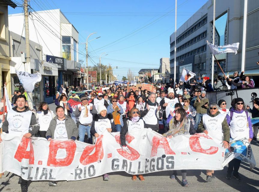 Crisis educativa: ADOSAC decretó 24 horas de paro el miércoles