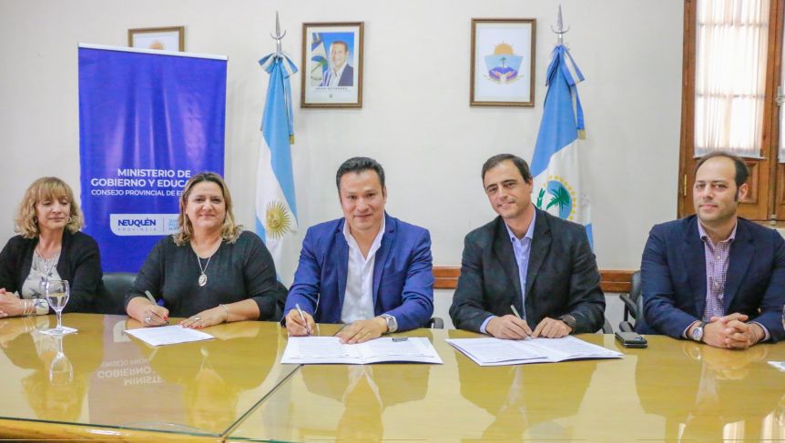 Acuerdo histórico: una petrolera financiará una obra escolar