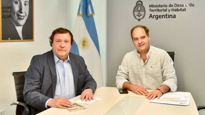 Weretilneck se calzó el traje de Gobernador para gestionar la cuestión habitacional en la Provincia