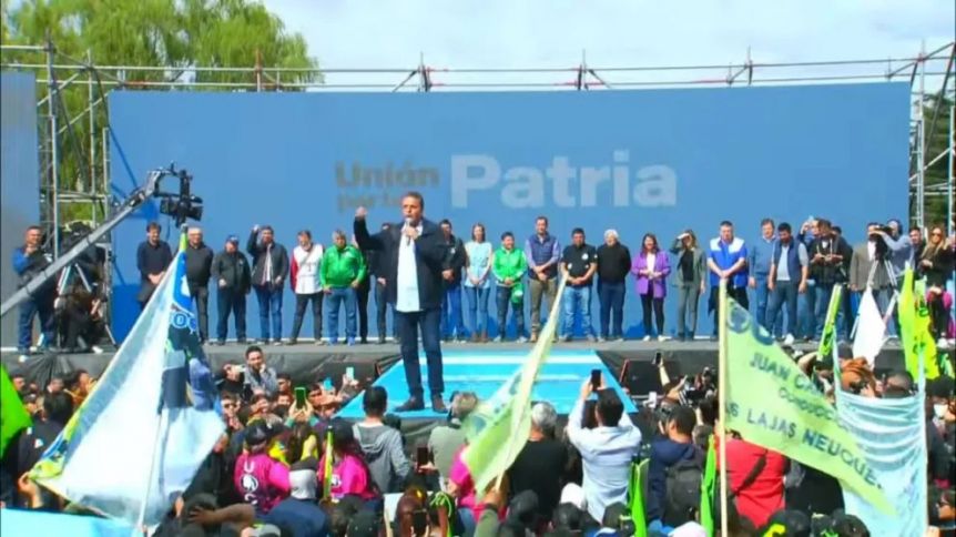 Con un amplio apoyo del ala sindical, Massa encabezó un multitudinario acto en Plottier