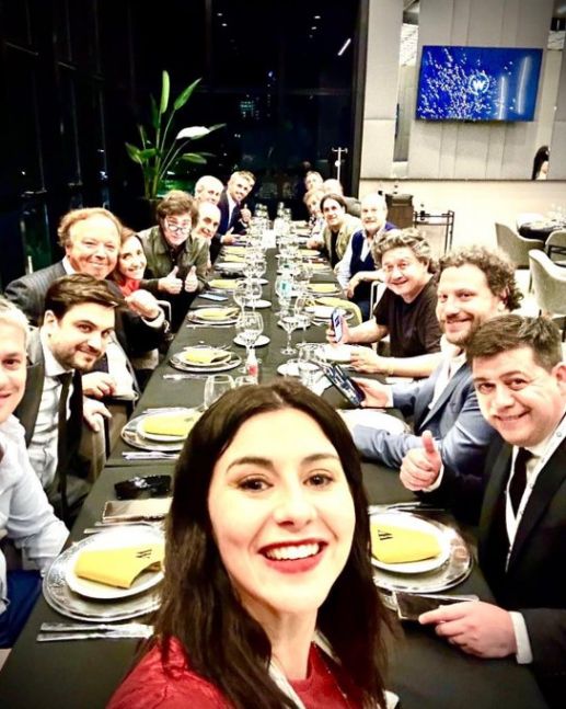 Treffinger se plegó al #HermosaMañanaVerdad y tuiteó una foto cenando junto a Milei