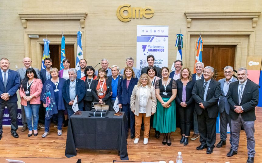 Habemus Parlamento Patagónico: Laura Hindie convocó a la cuarta sesión del evento
